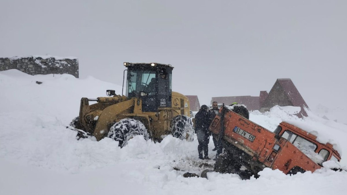 Rize’de kar etkili oldu: 6 kişi mahsur kaldı