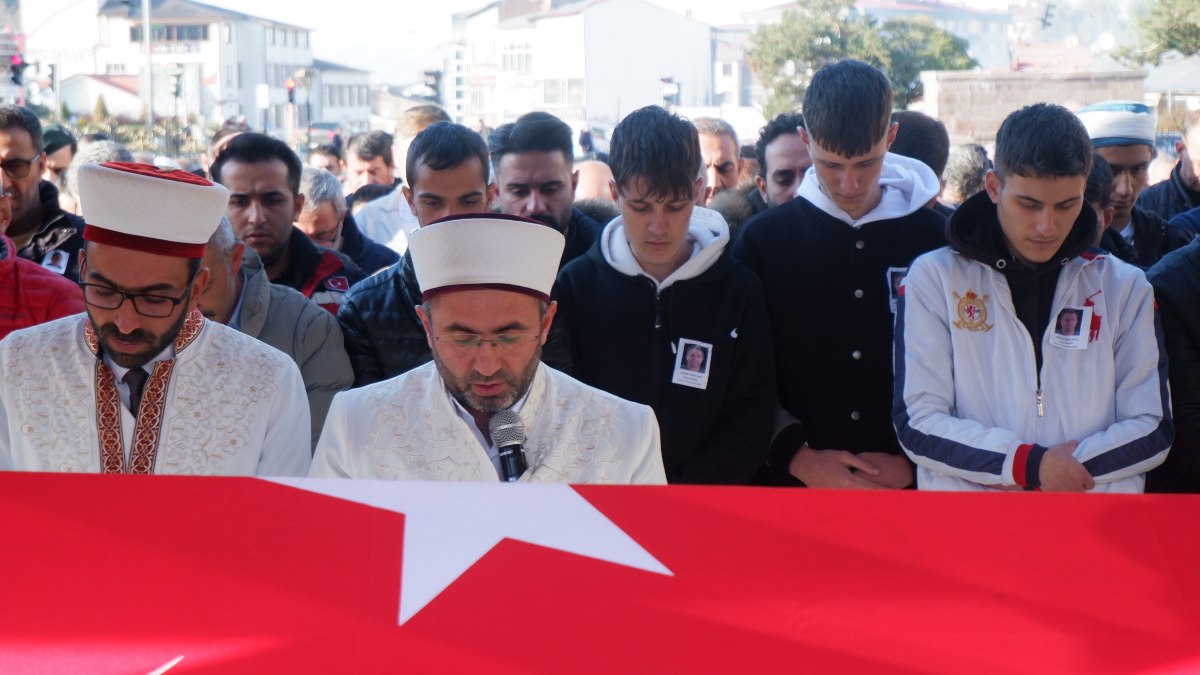 Şehit polis Mehmet Sıddık Temel, memleketi Erzurum’da toprağa verildi