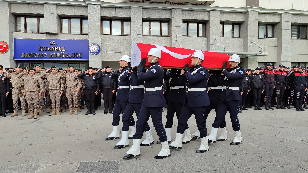 İstanbul’daki kazada şehit olan Ogün Yürümez için İstanbul Emniyet Müdürlüğü’nde tören düzenlendi